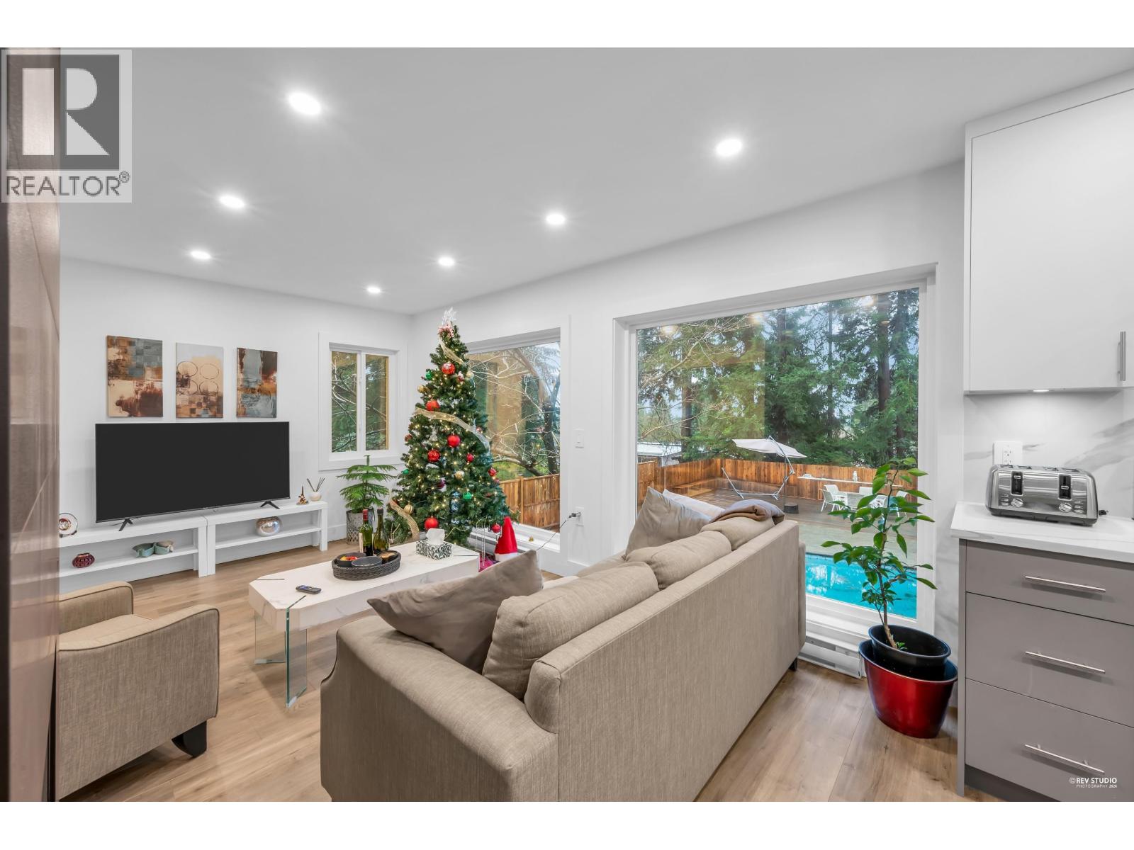 1249 DORAN ROAD, North Vancouver