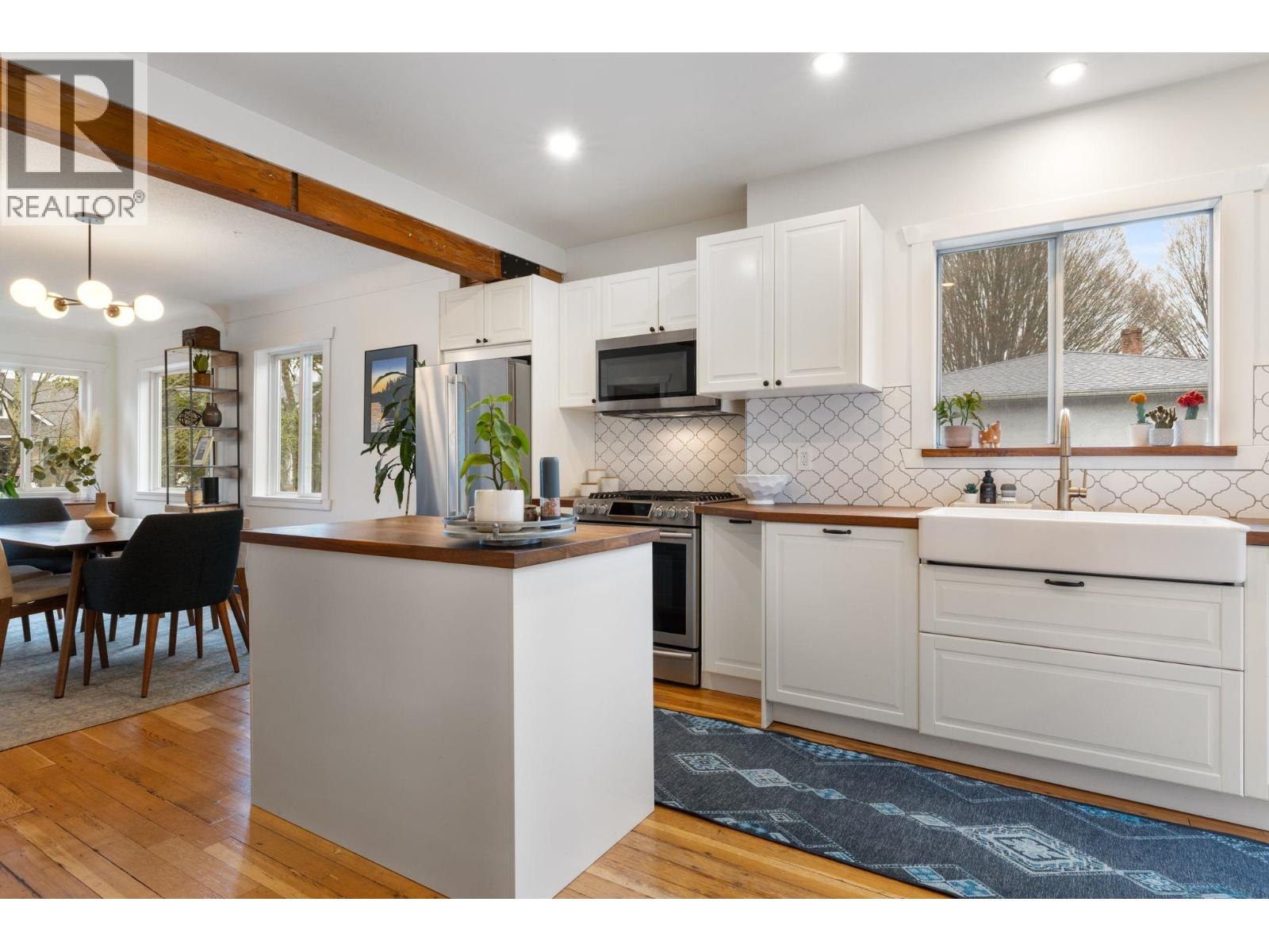 2156 E PENDER STREET, Vancouver