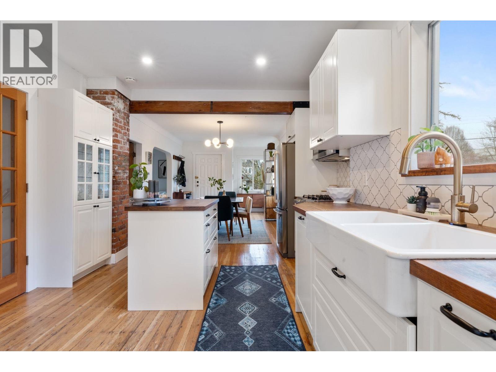 2156 E PENDER STREET, Vancouver