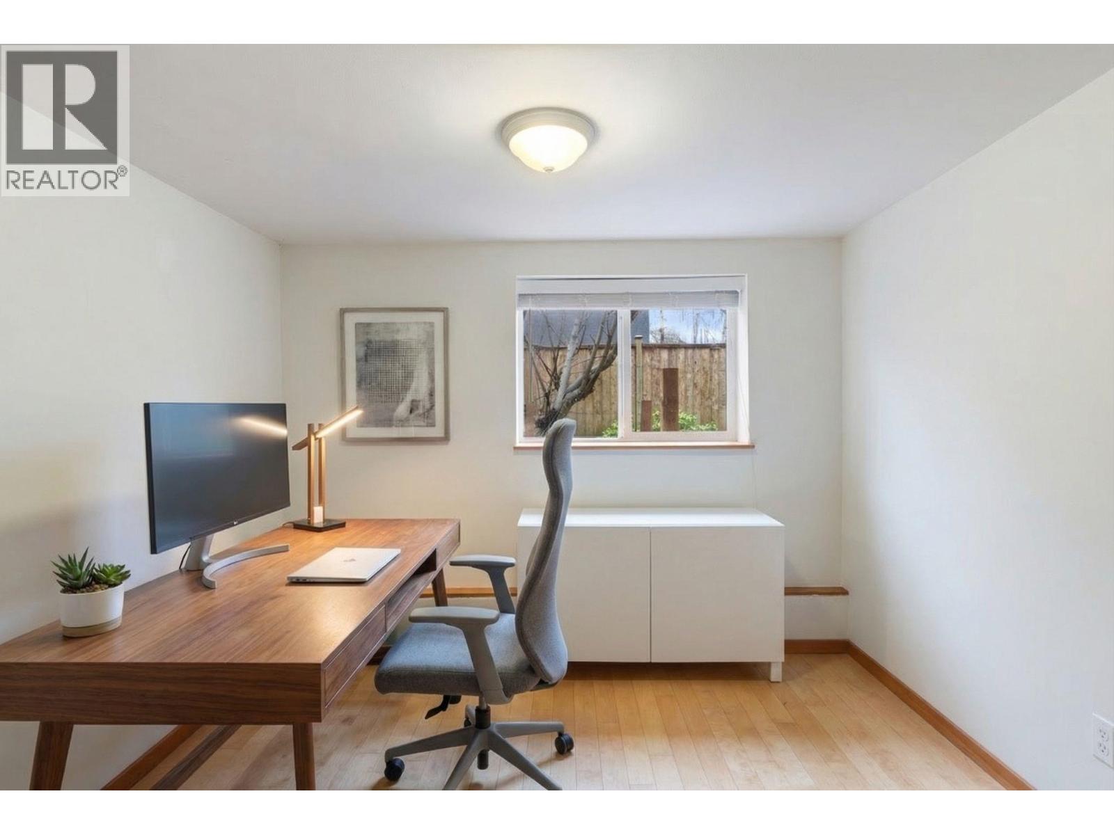 2156 E PENDER STREET, Vancouver