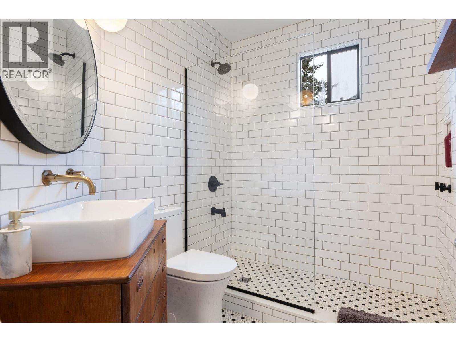 2156 E PENDER STREET, Vancouver