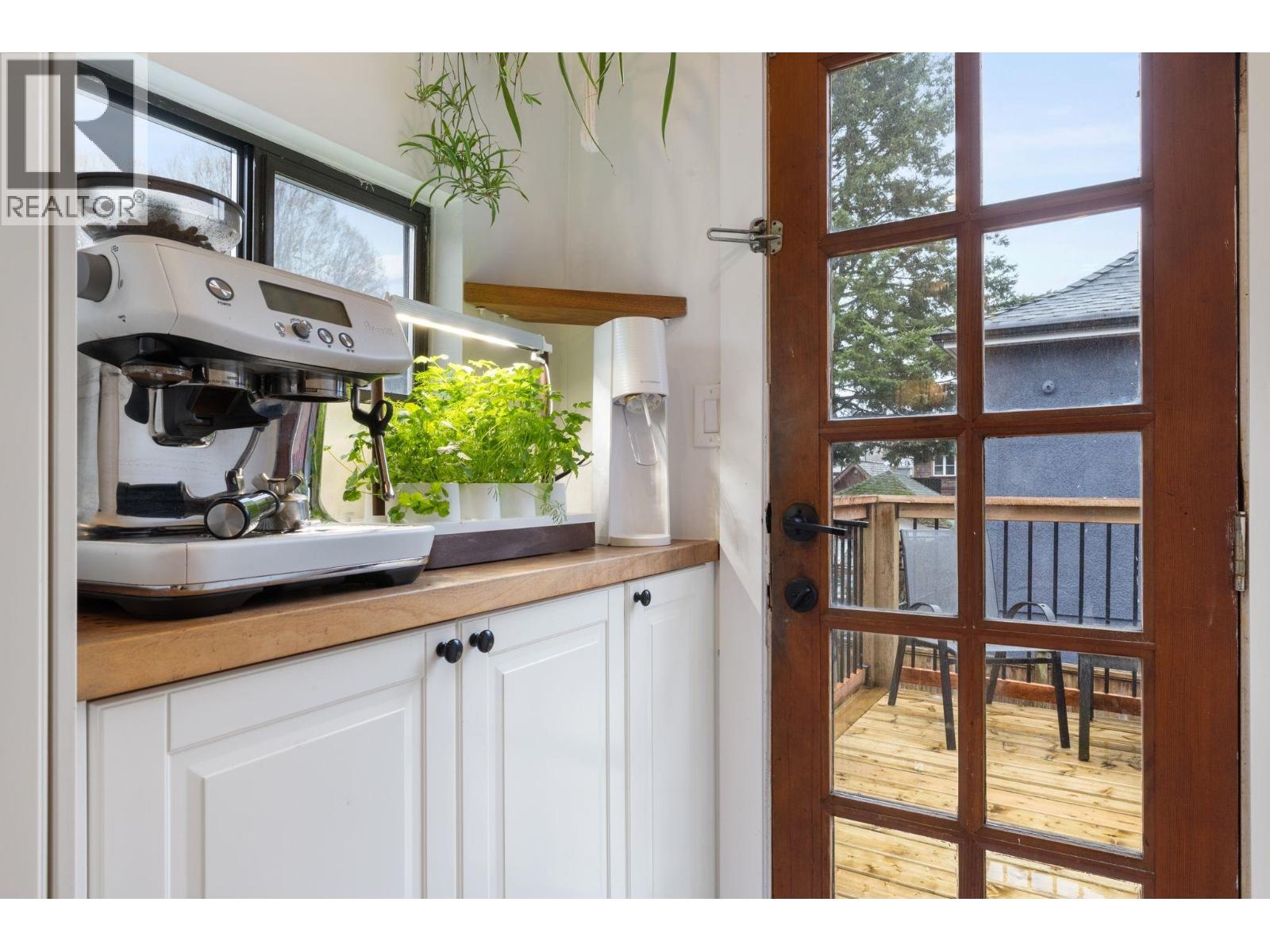 2156 E PENDER STREET, Vancouver