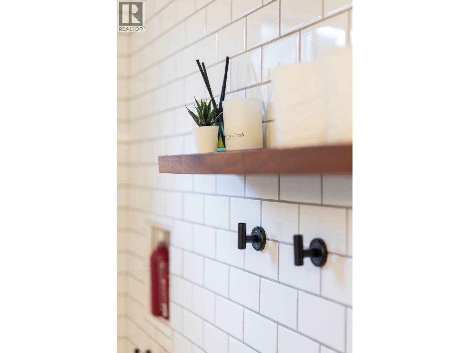 2156 E PENDER STREET, Vancouver