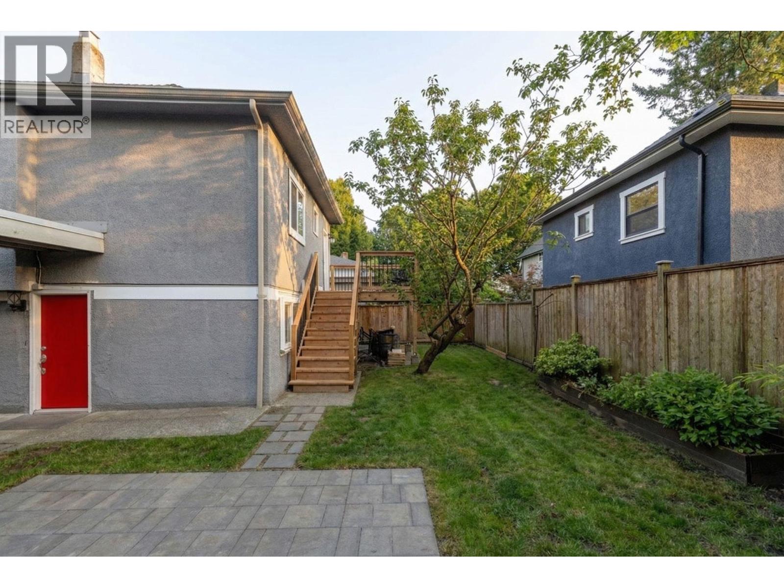 2156 E PENDER STREET, Vancouver