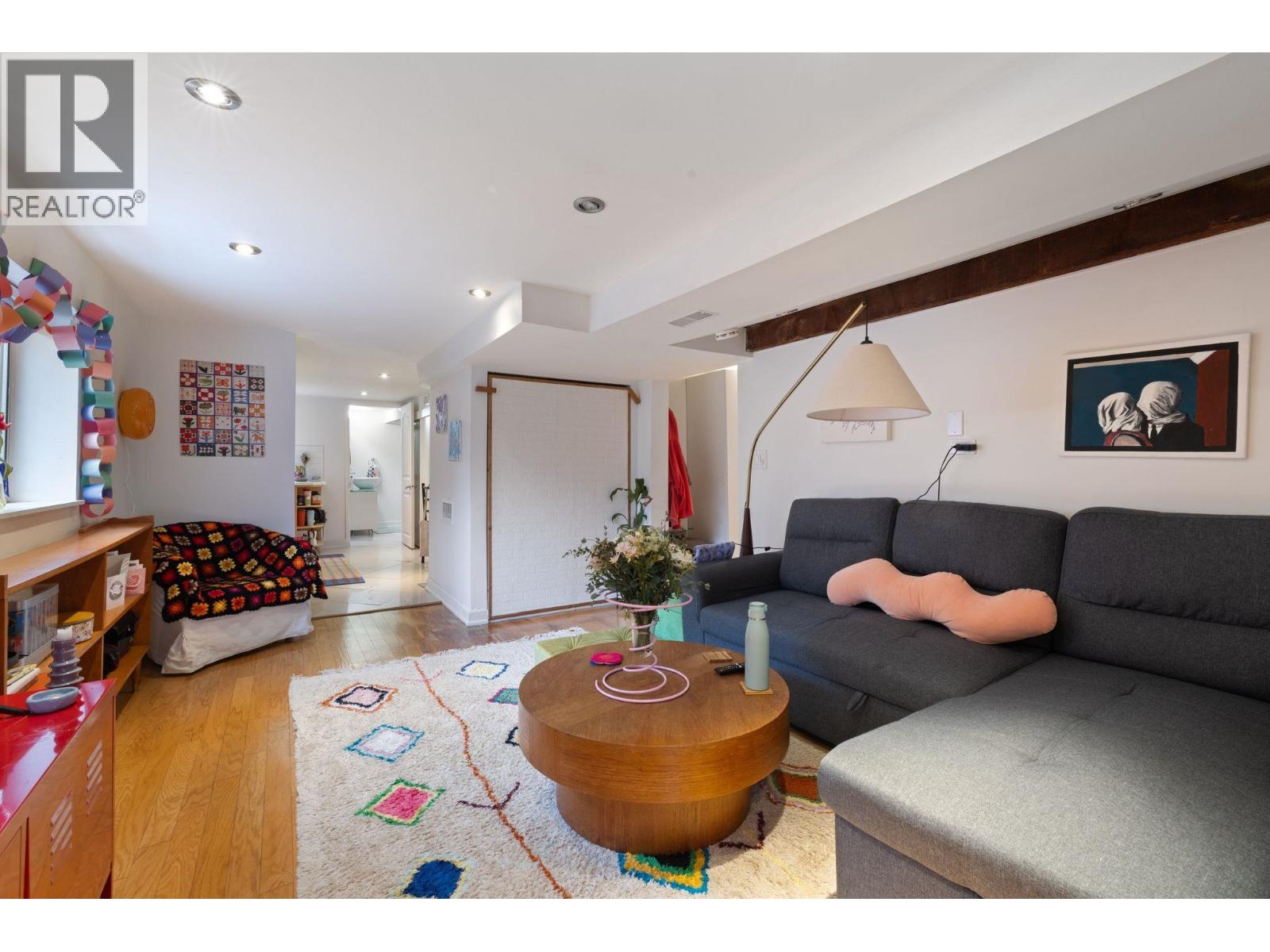 2156 E PENDER STREET, Vancouver