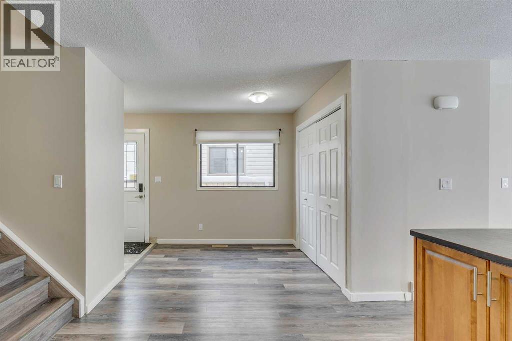 Single Family House 4 Level for Sale in  Woodglen Close SW Woodbine Calgary 