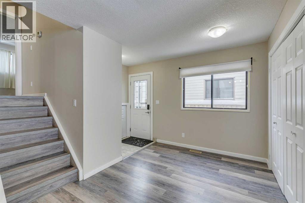 Single Family House 4 Level for Sale in  Woodglen Close SW Woodbine Calgary 