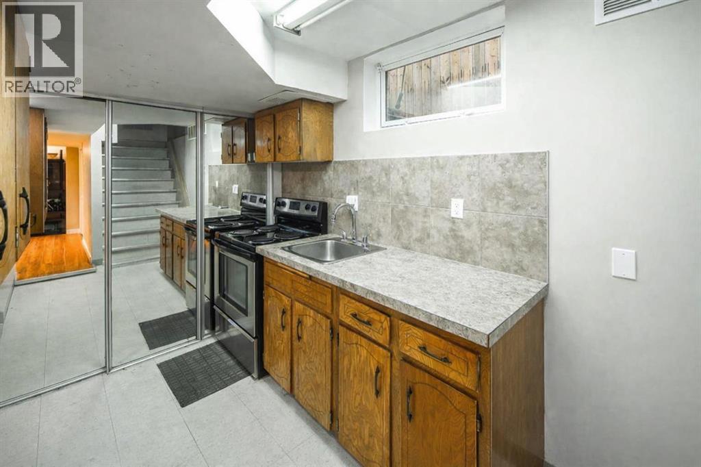 Single Family House 4 Level for Sale in  Woodglen Close SW Woodbine Calgary 