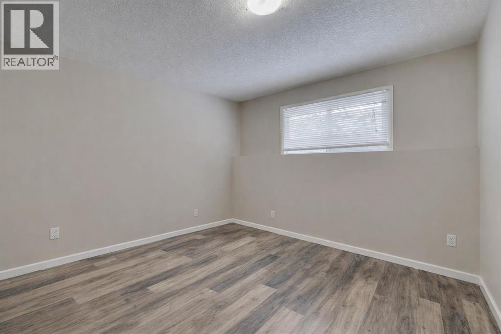 Single Family House 4 Level for Sale in  Woodglen Close SW Woodbine Calgary 