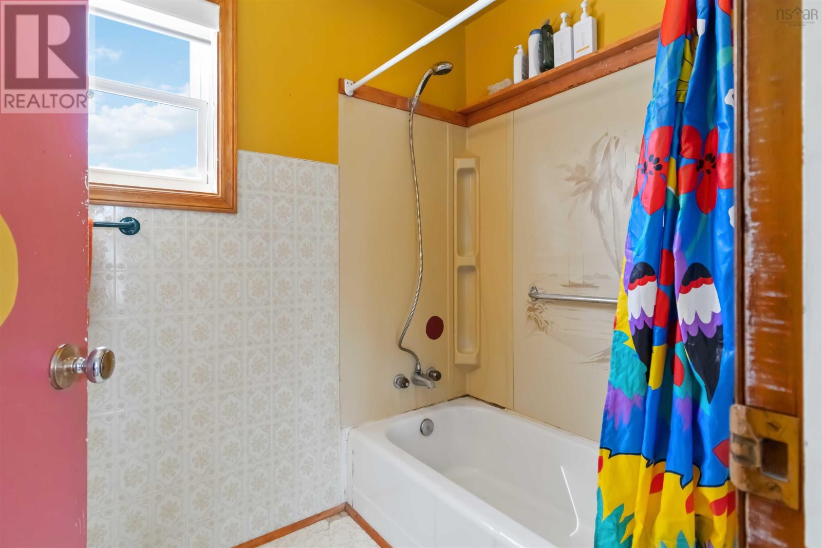 Property 29 of 35 of 982 West Ship Harbour Road