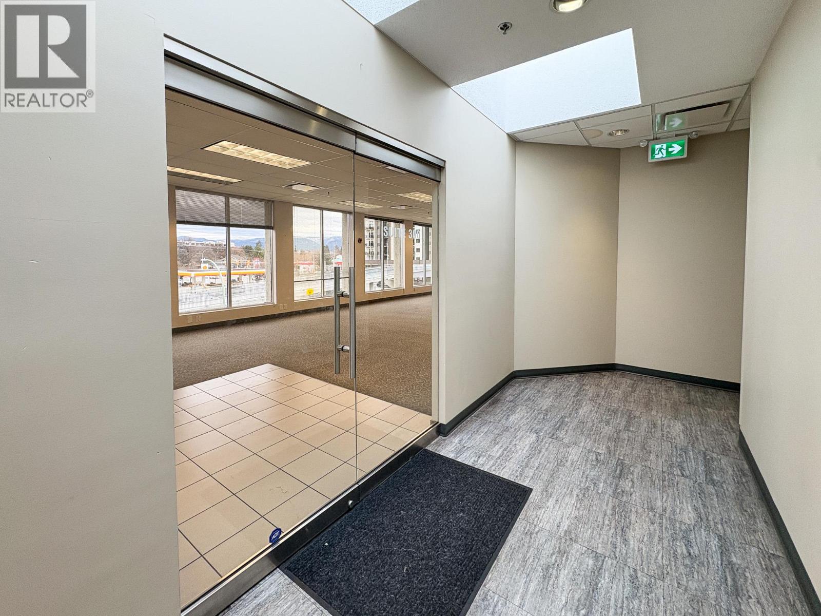 300 1674 Bertram Street, Kelowna