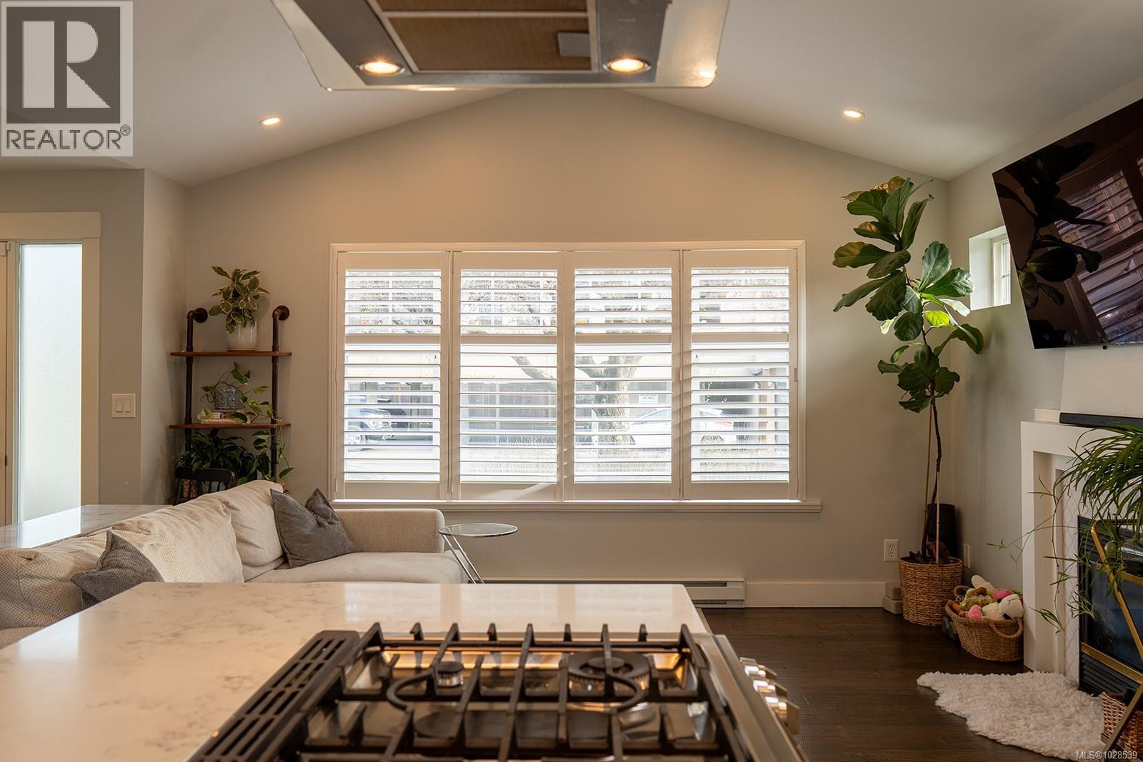  2508 Shakespeare Street, Victoria