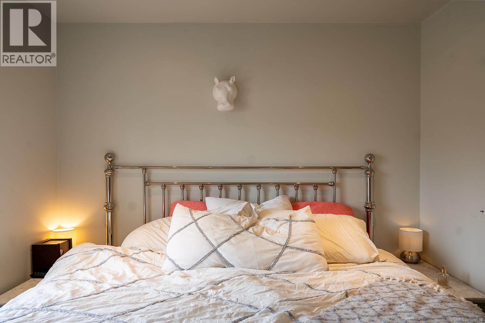  2508 Shakespeare Street, Victoria