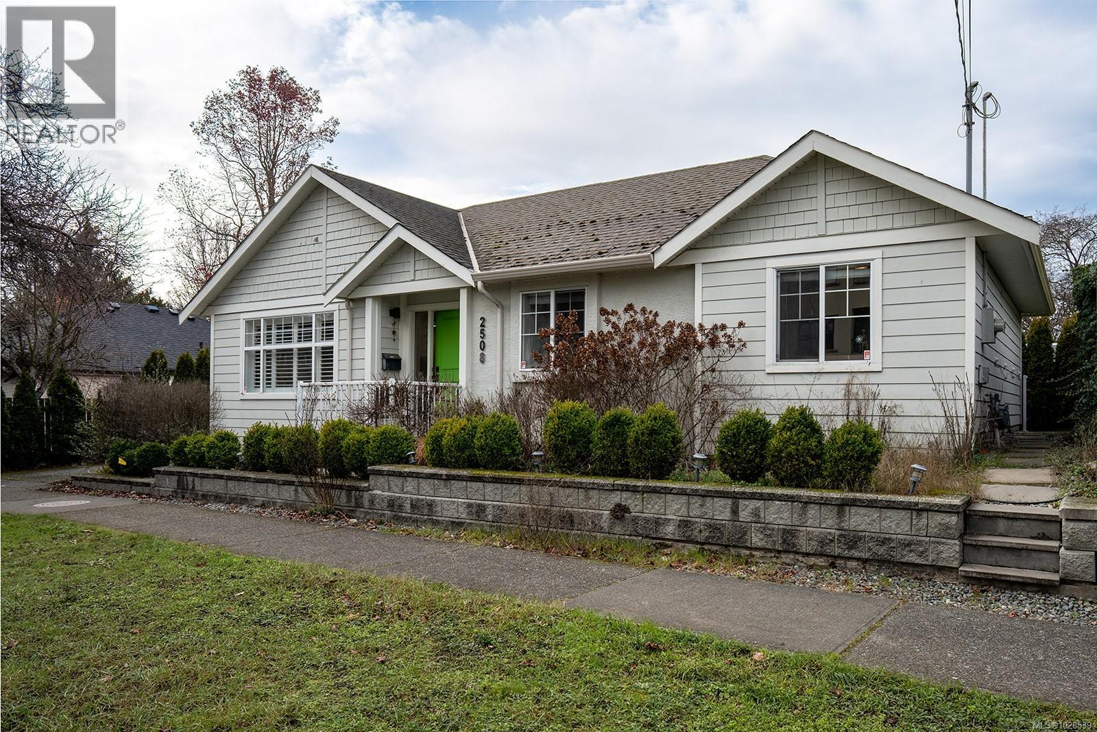  2508 Shakespeare Street, Victoria