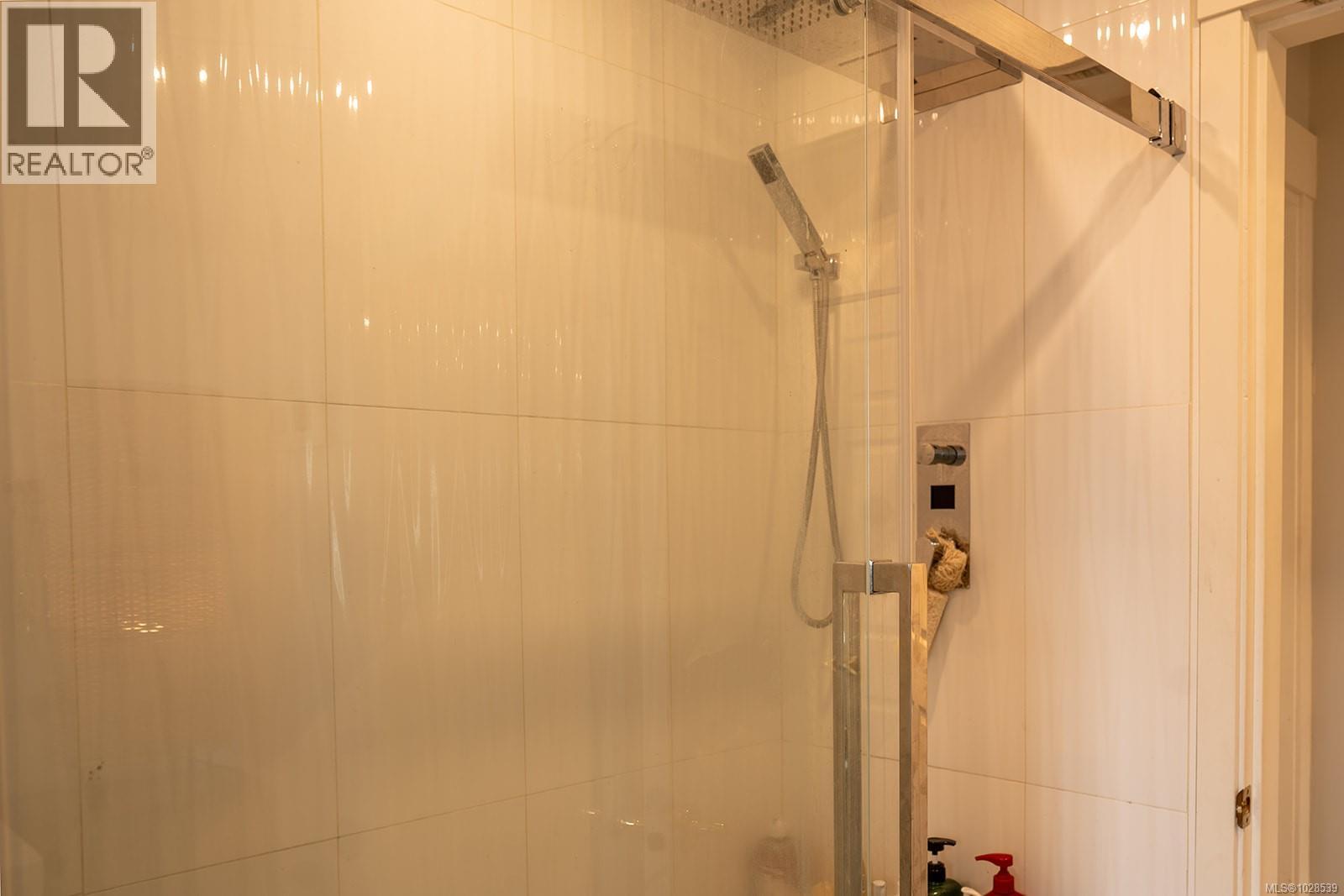  2508 Shakespeare Street, Victoria