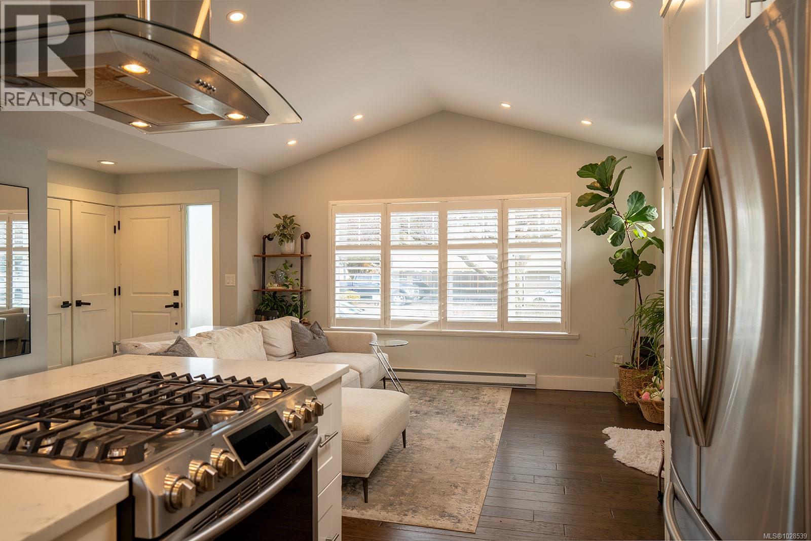  2508 Shakespeare Street, Victoria