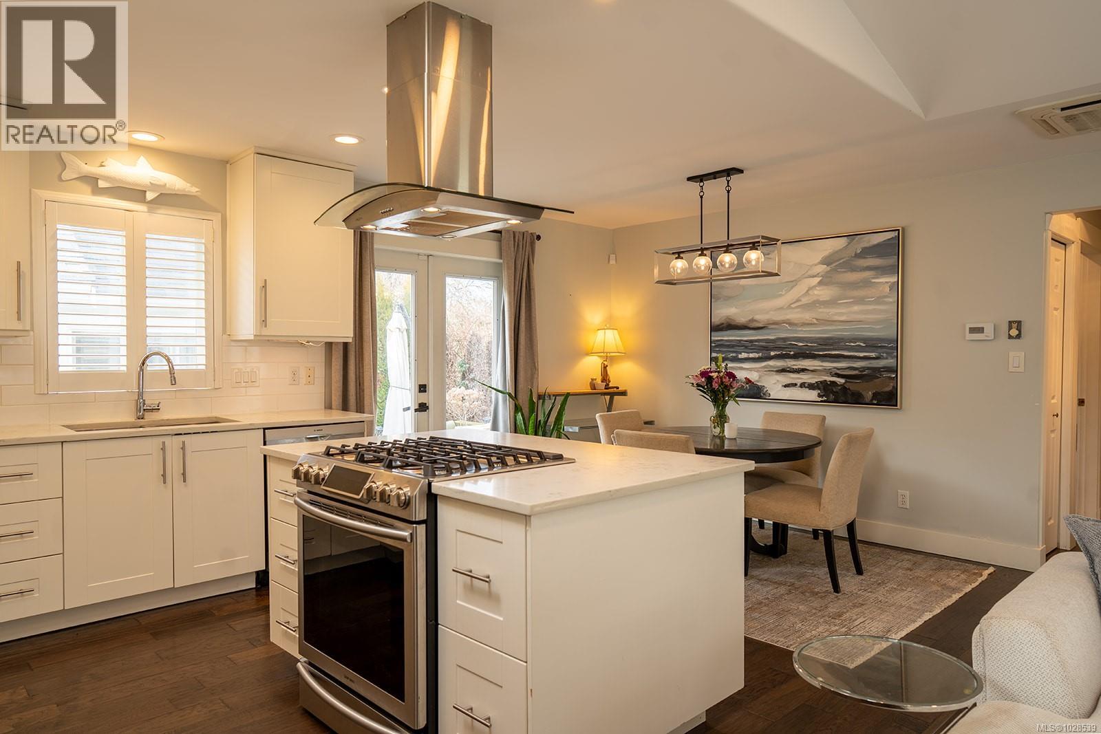  2508 Shakespeare Street, Victoria