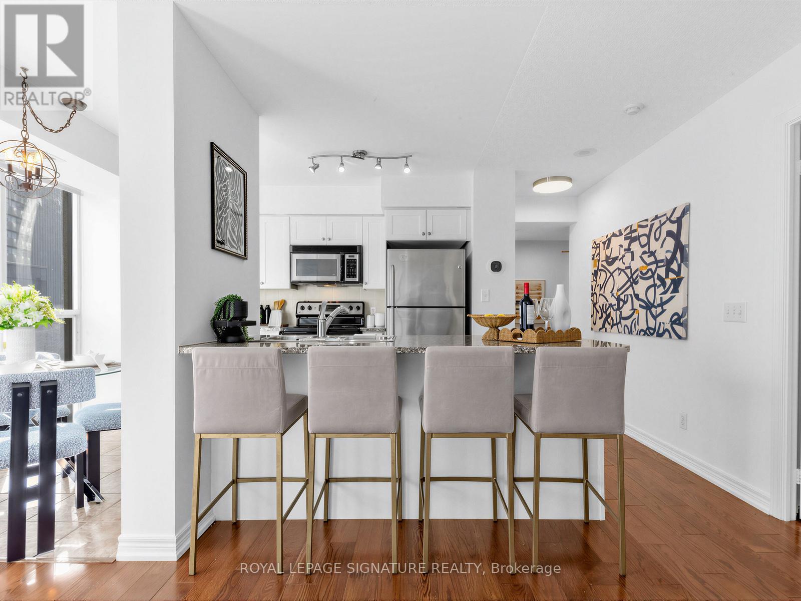 #3906 30 GRAND TRUNK CRESCENT - 10