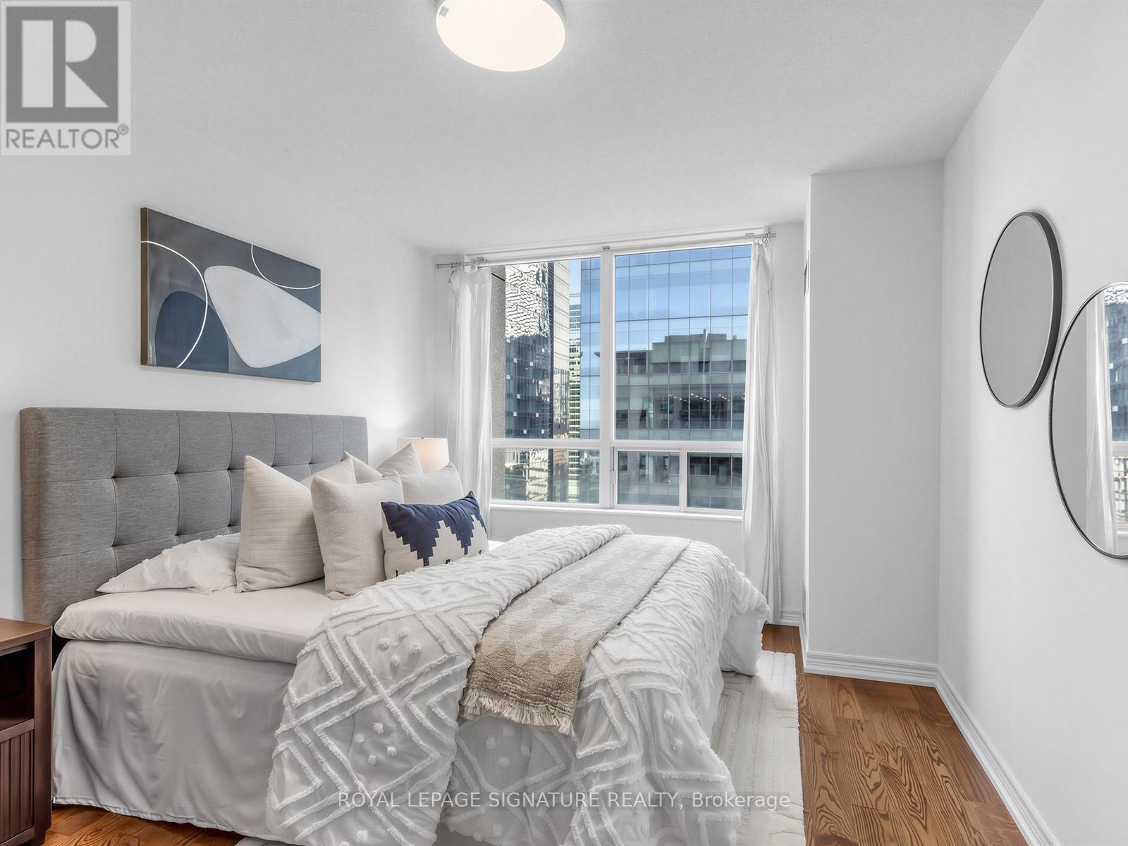 #3906 30 GRAND TRUNK CRESCENT - 12