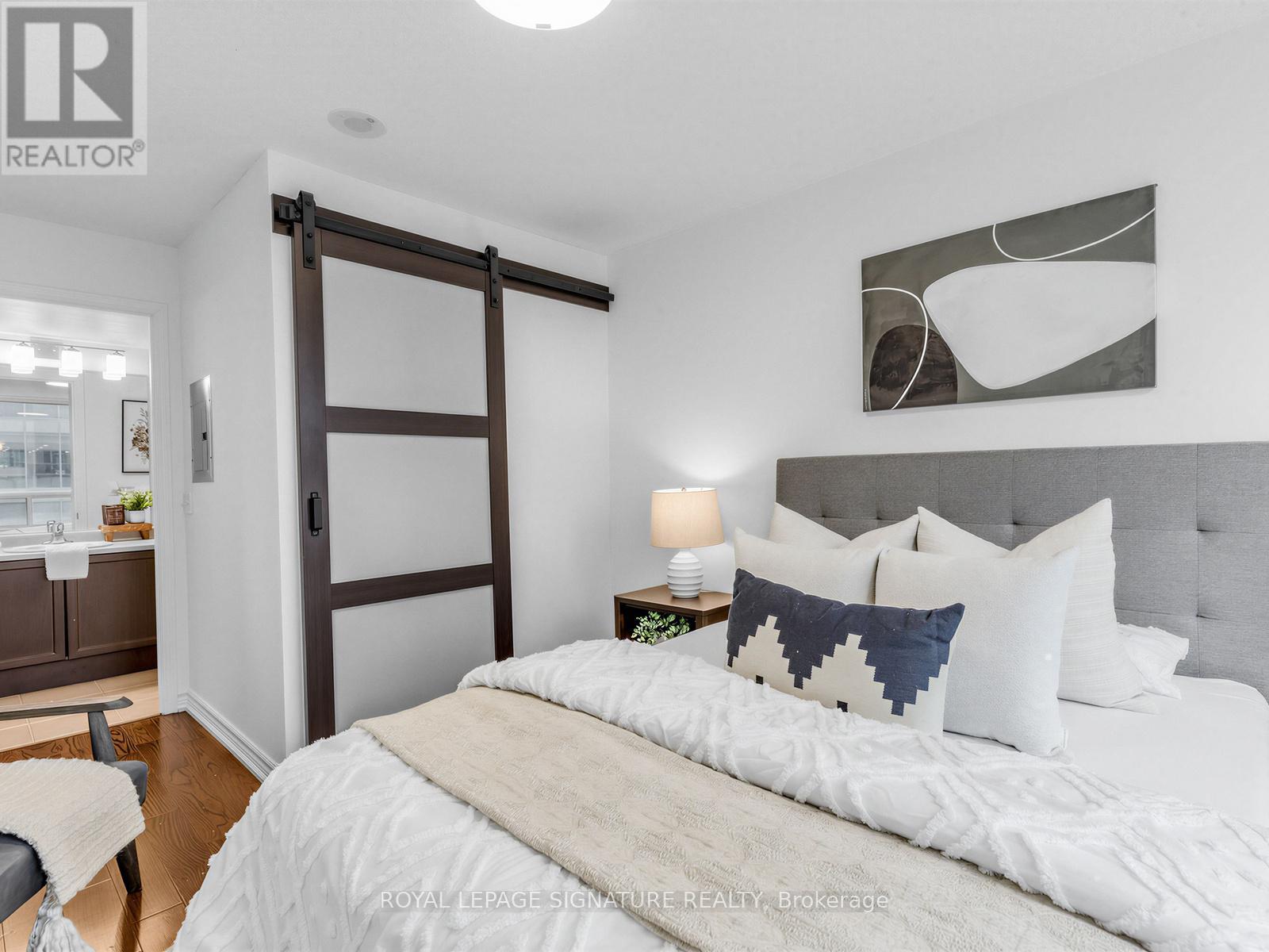 #3906 30 GRAND TRUNK CRESCENT - 13