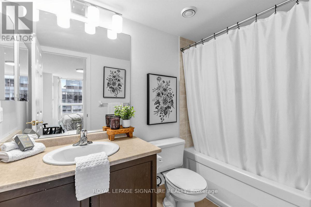 #3906 30 GRAND TRUNK CRESCENT - 14