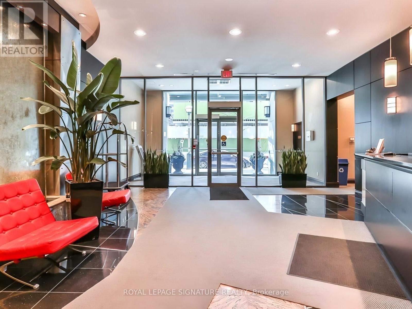 #3906 30 GRAND TRUNK CRESCENT - 17