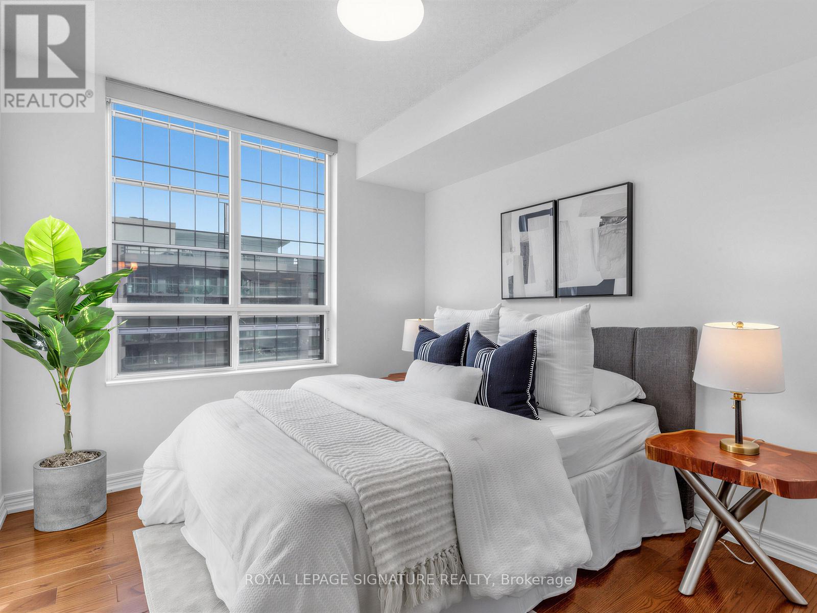 #3906 30 GRAND TRUNK CRESCENT - 6