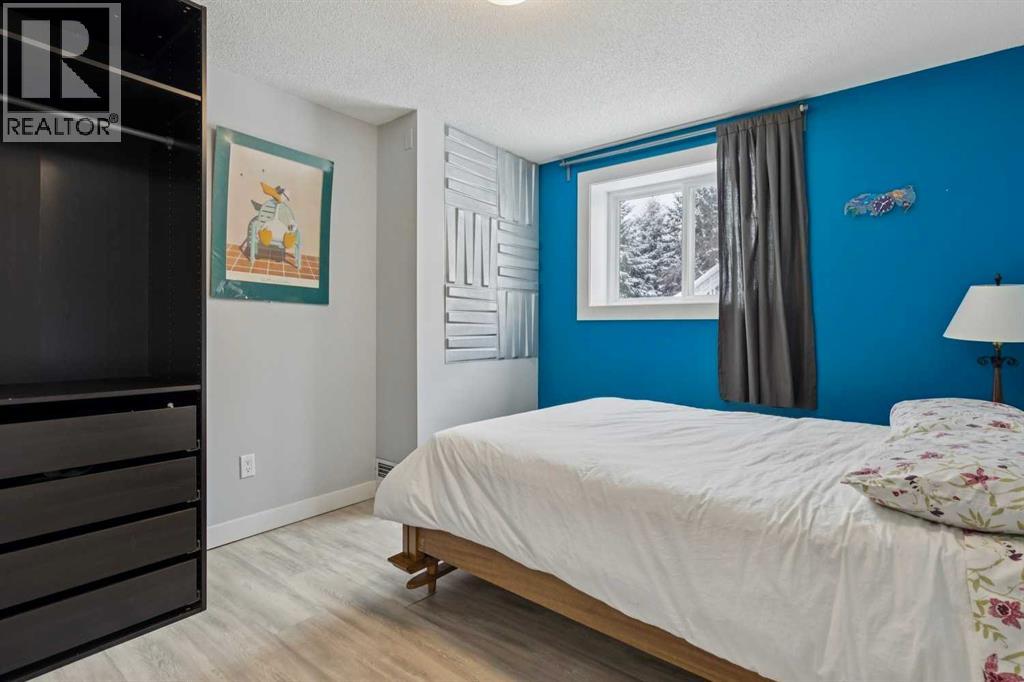 Single Family House Bungalow for Sale in  Scimitar Bay NW Scenic Acres Calgary 