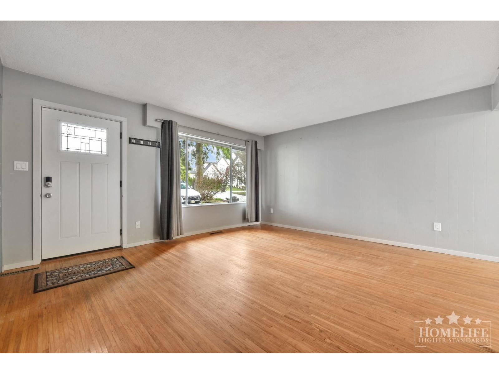 House 1746 156 Street - photo 2