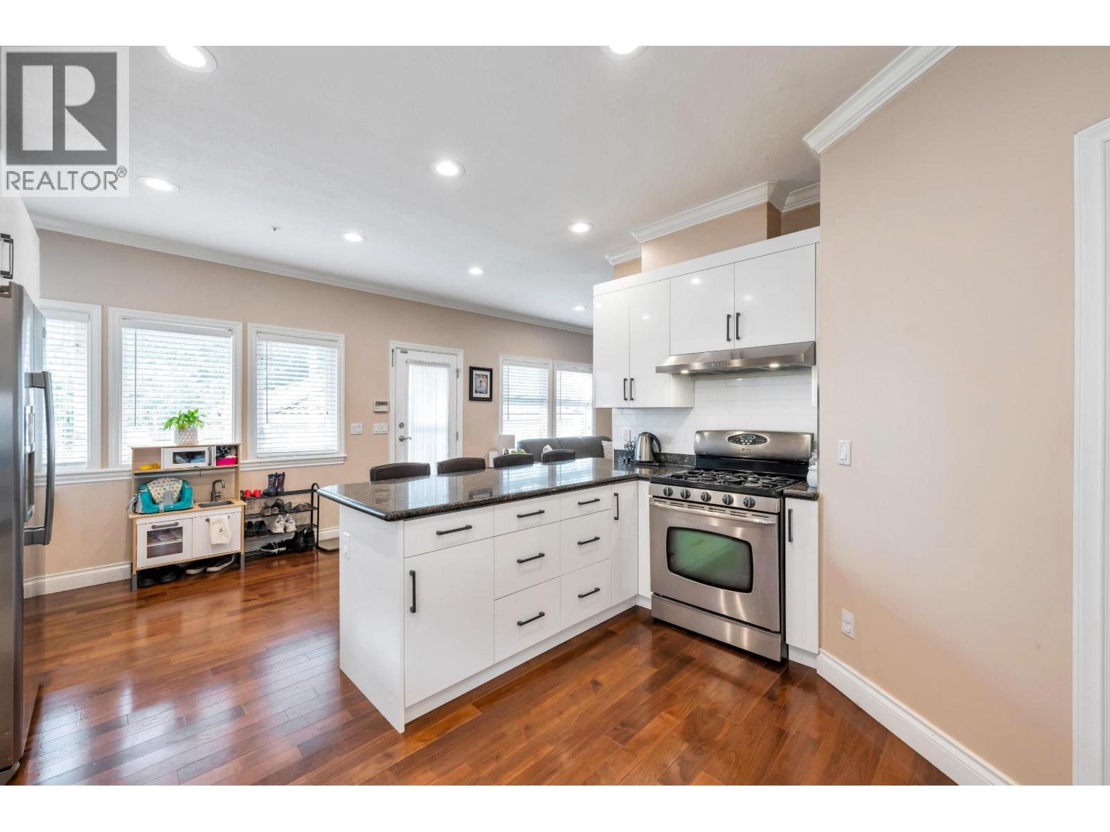 6271 ARLINGTON STREET, Vancouver