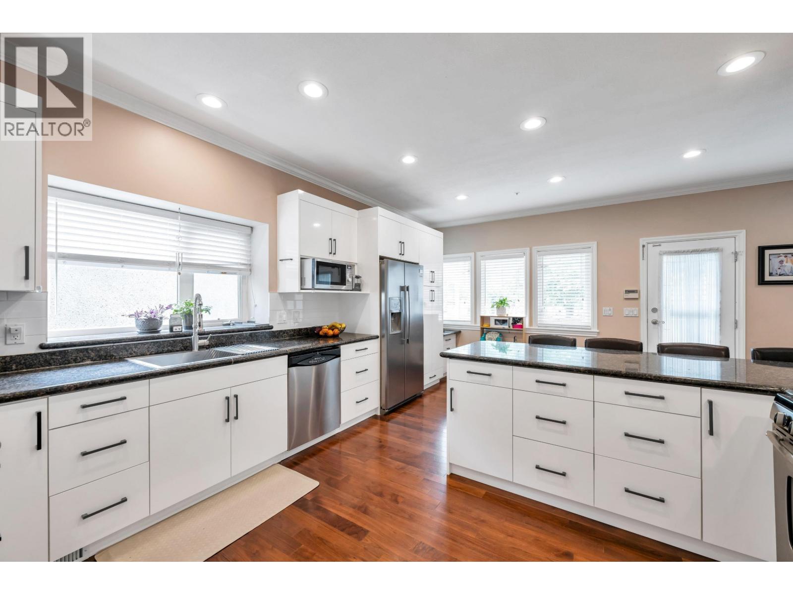 6271 ARLINGTON STREET, Vancouver