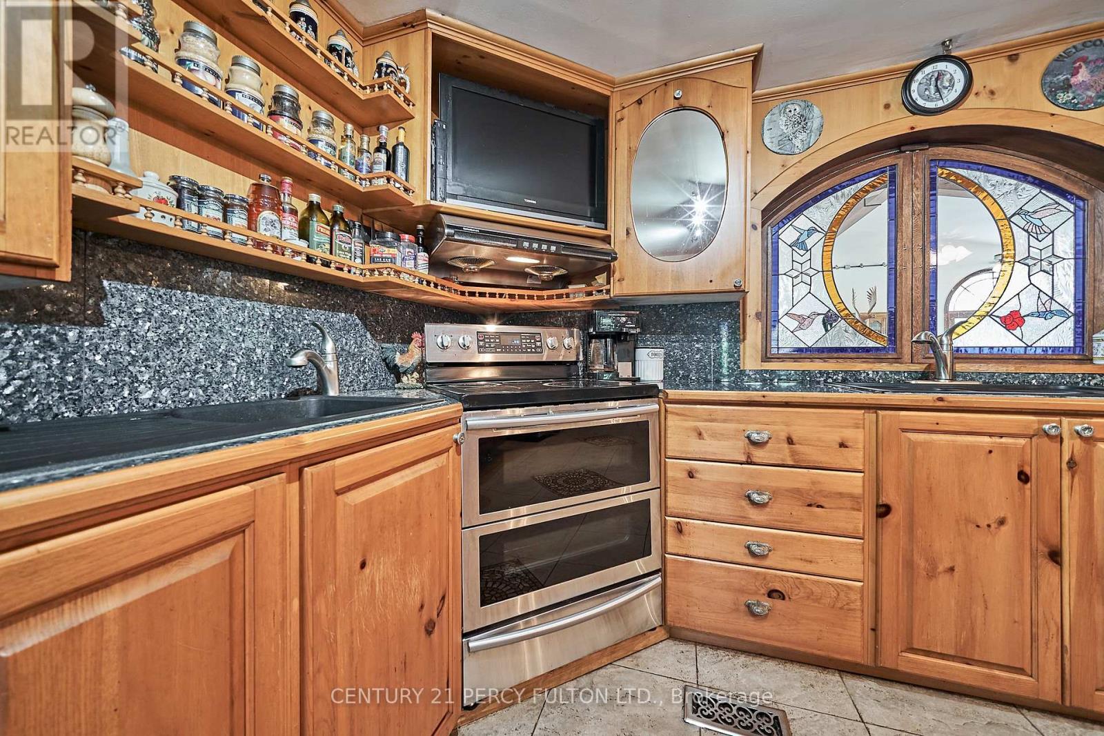 2733 TAUNTON ROAD - 37