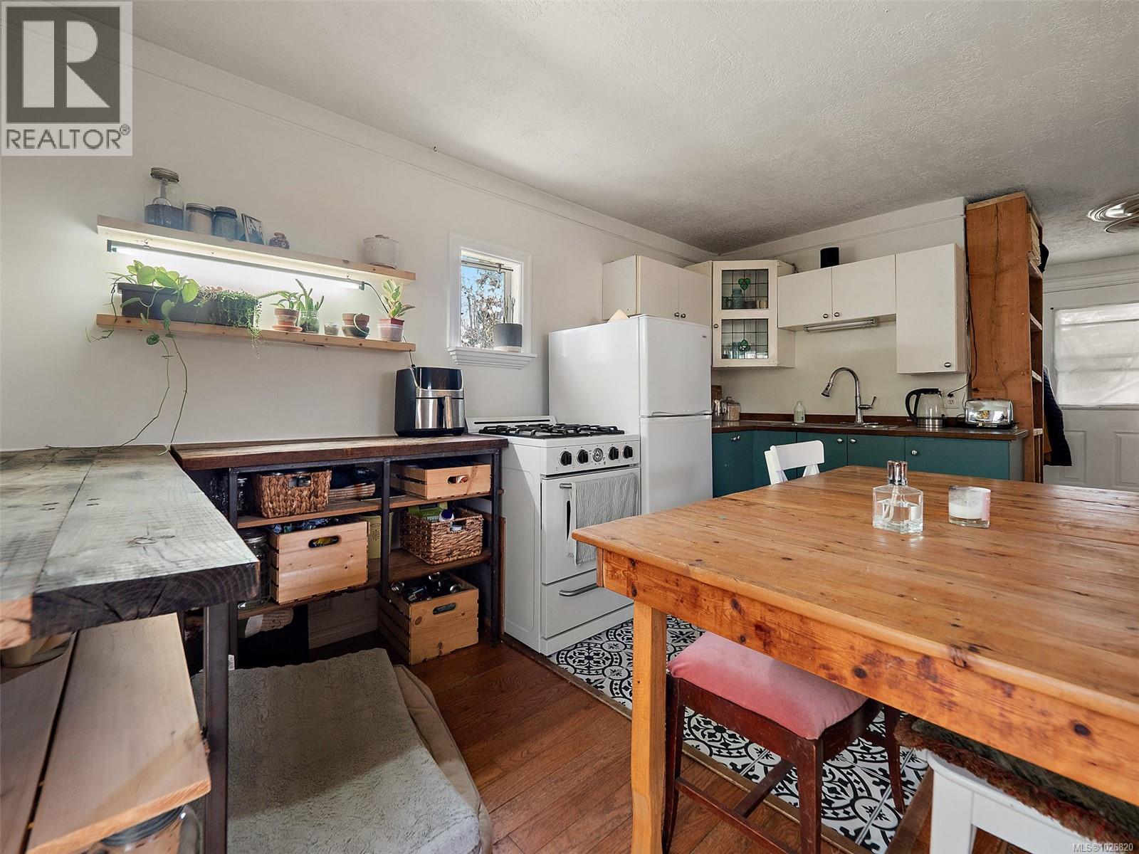  476 Quayle Road, Saanich