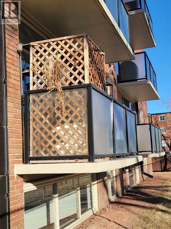 Single Family House for Sale in    Avenue NW Hillhurst Calgary 