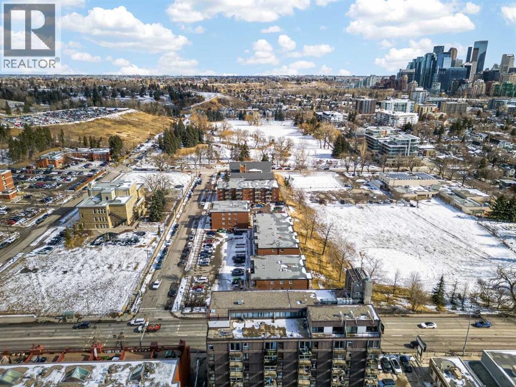 Single Family House for Sale in    Avenue NW Hillhurst Calgary 