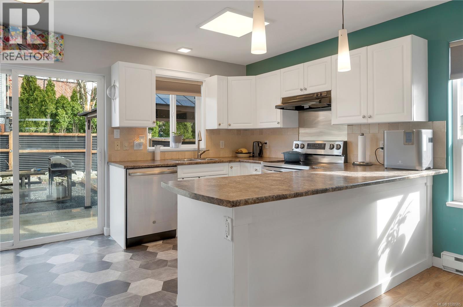 1041 Shellbourne Blvd - 2