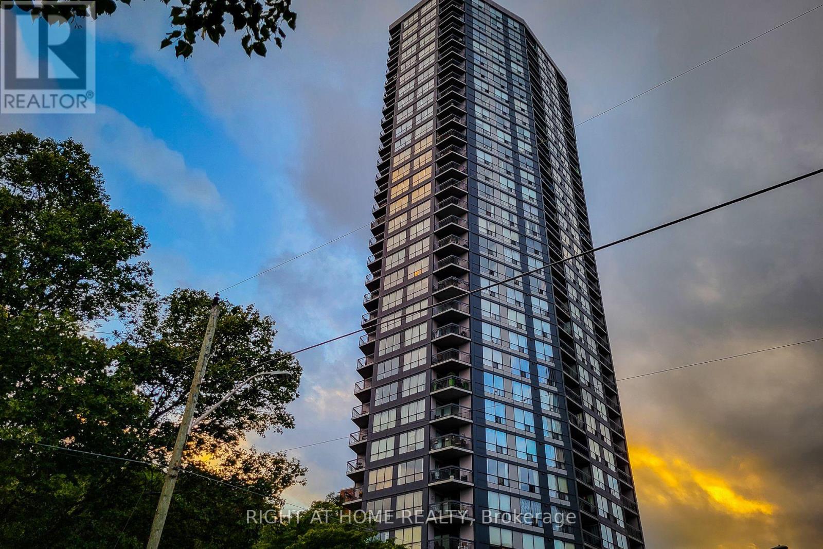 #601 150 CHARLTON AVENUE E - 1