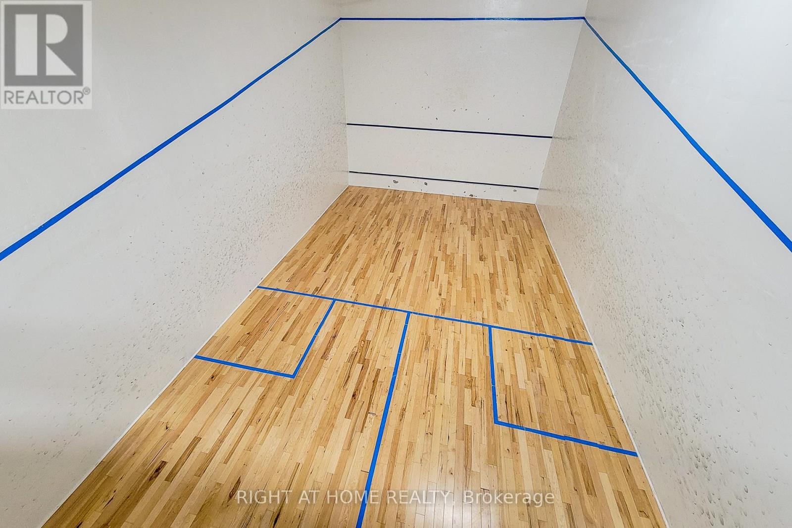 #601 150 CHARLTON AVENUE E - 18
