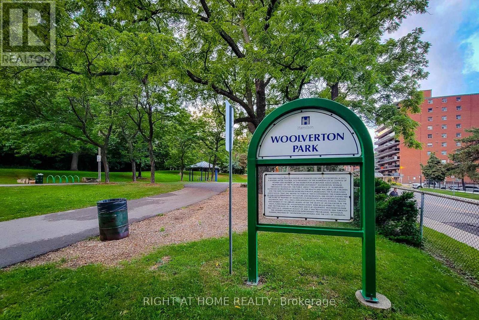 #601 150 CHARLTON AVENUE E - 7