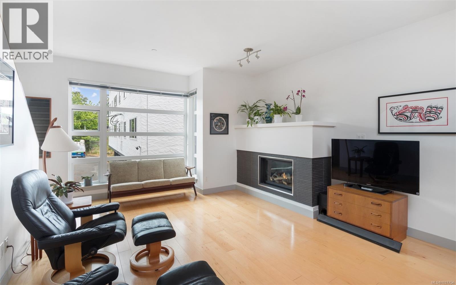#4 1137 Meares St - 3