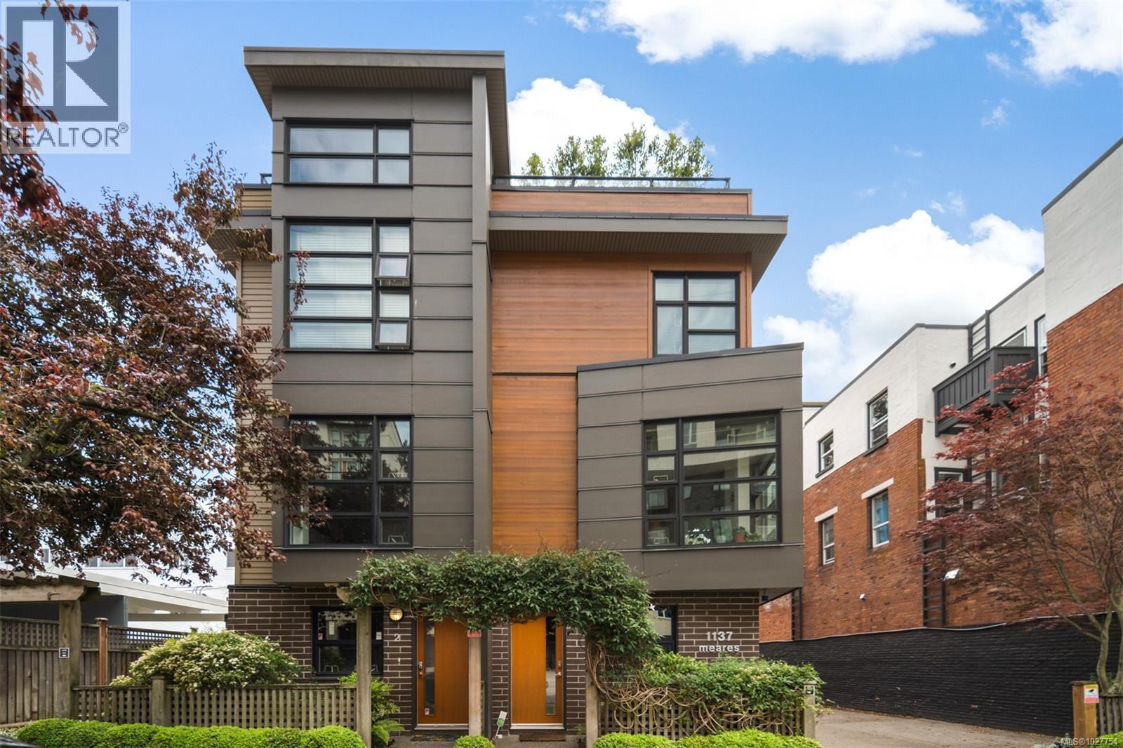 4 1137 Meares St, Victoria