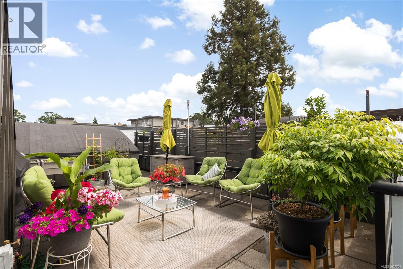 4 1137 Meares St, Victoria