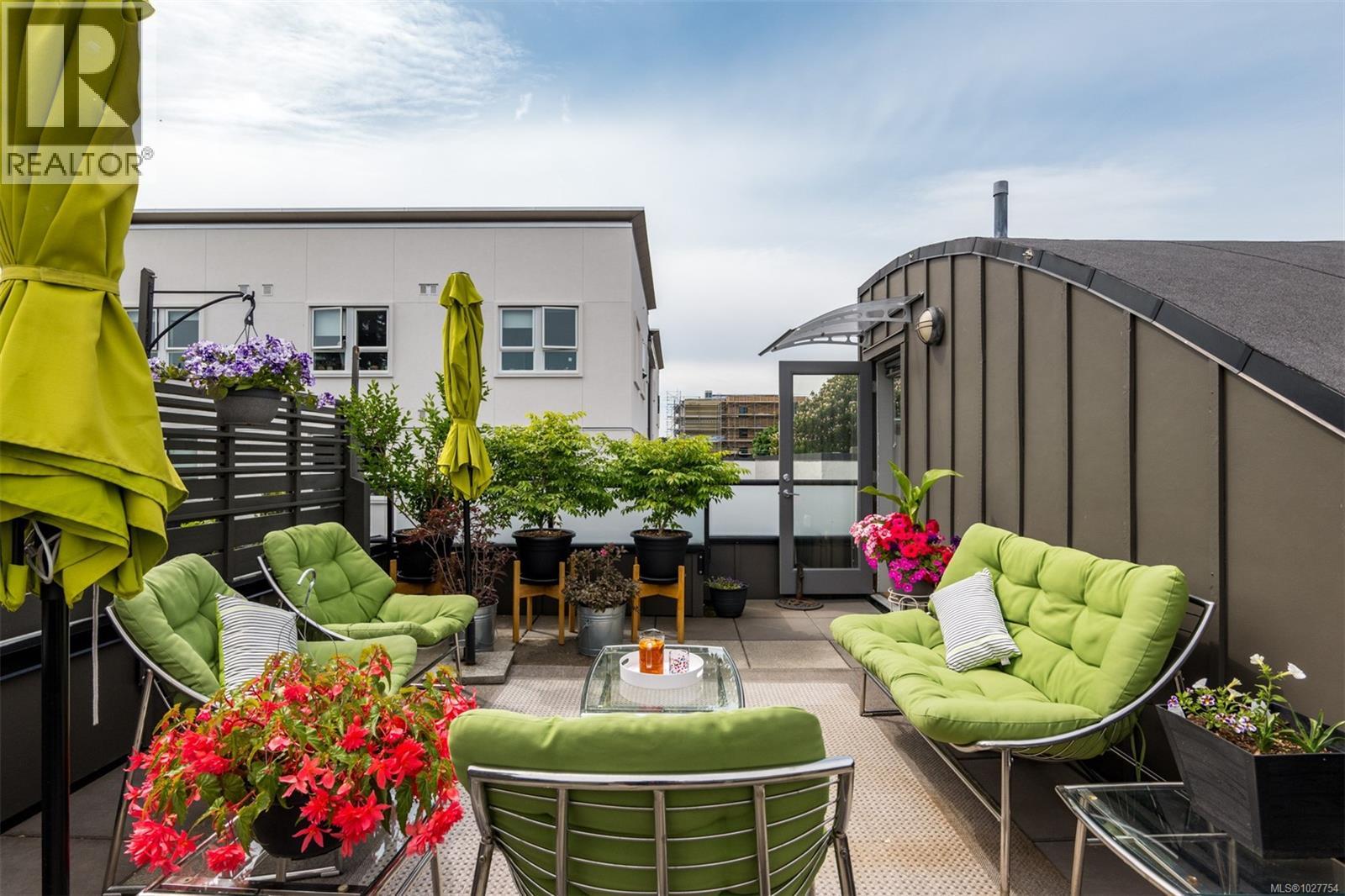 4 1137 Meares St, Victoria