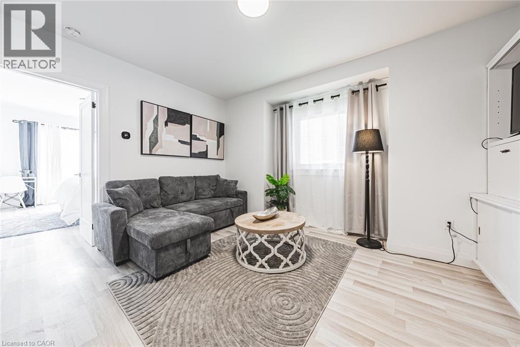 196 WALNUT Street S - 5