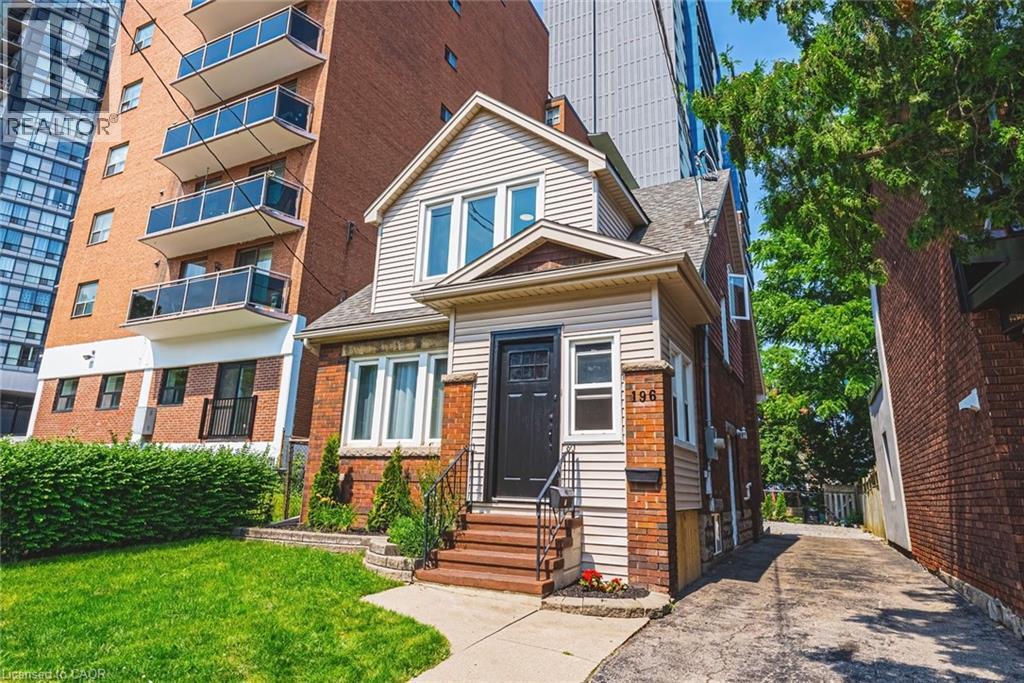 196 WALNUT Street S - 3