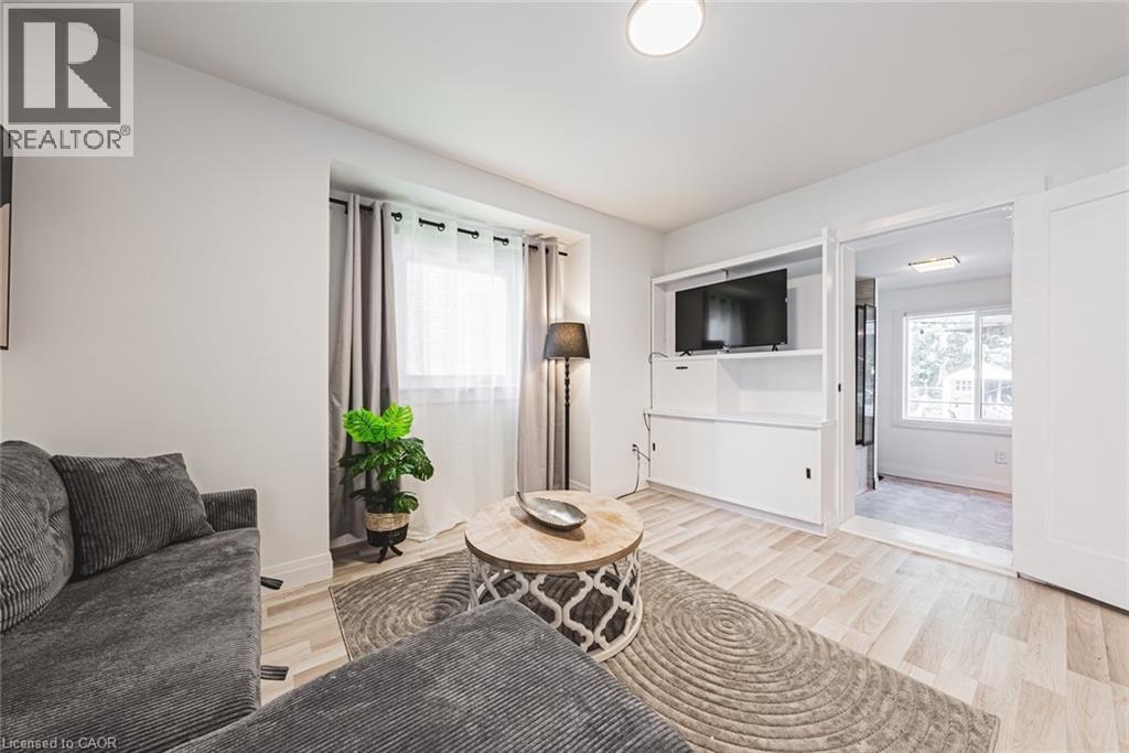 196 WALNUT Street S - 6