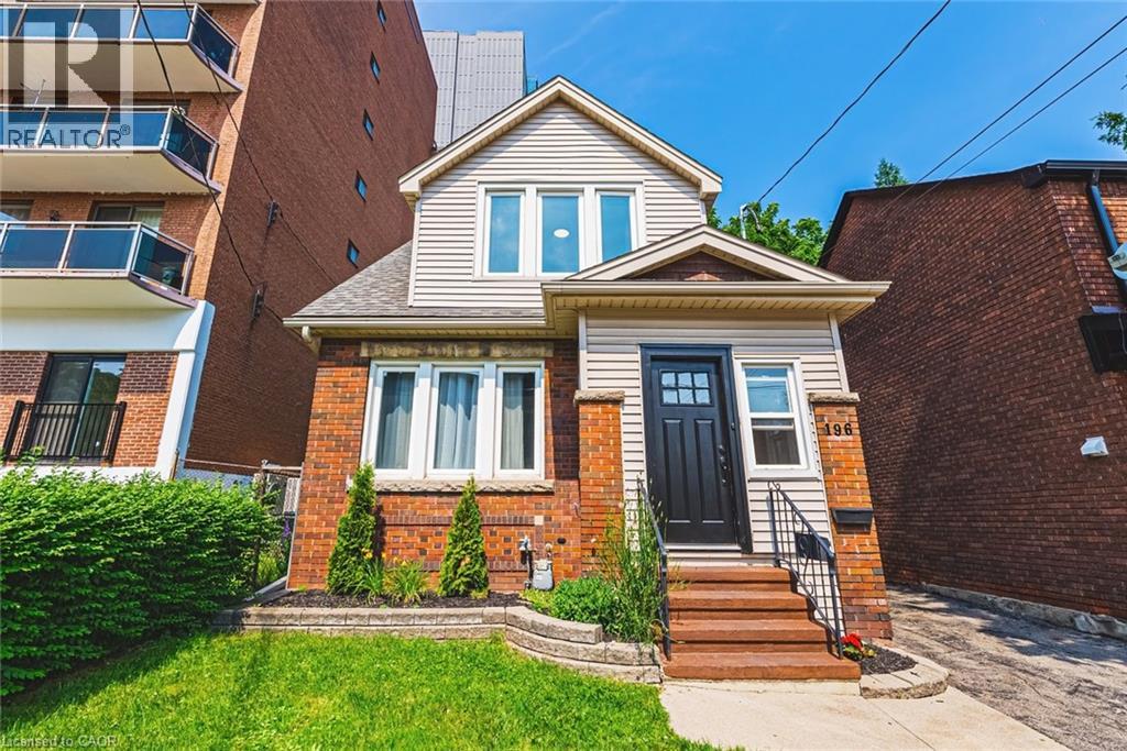 196 WALNUT Street S - 1
