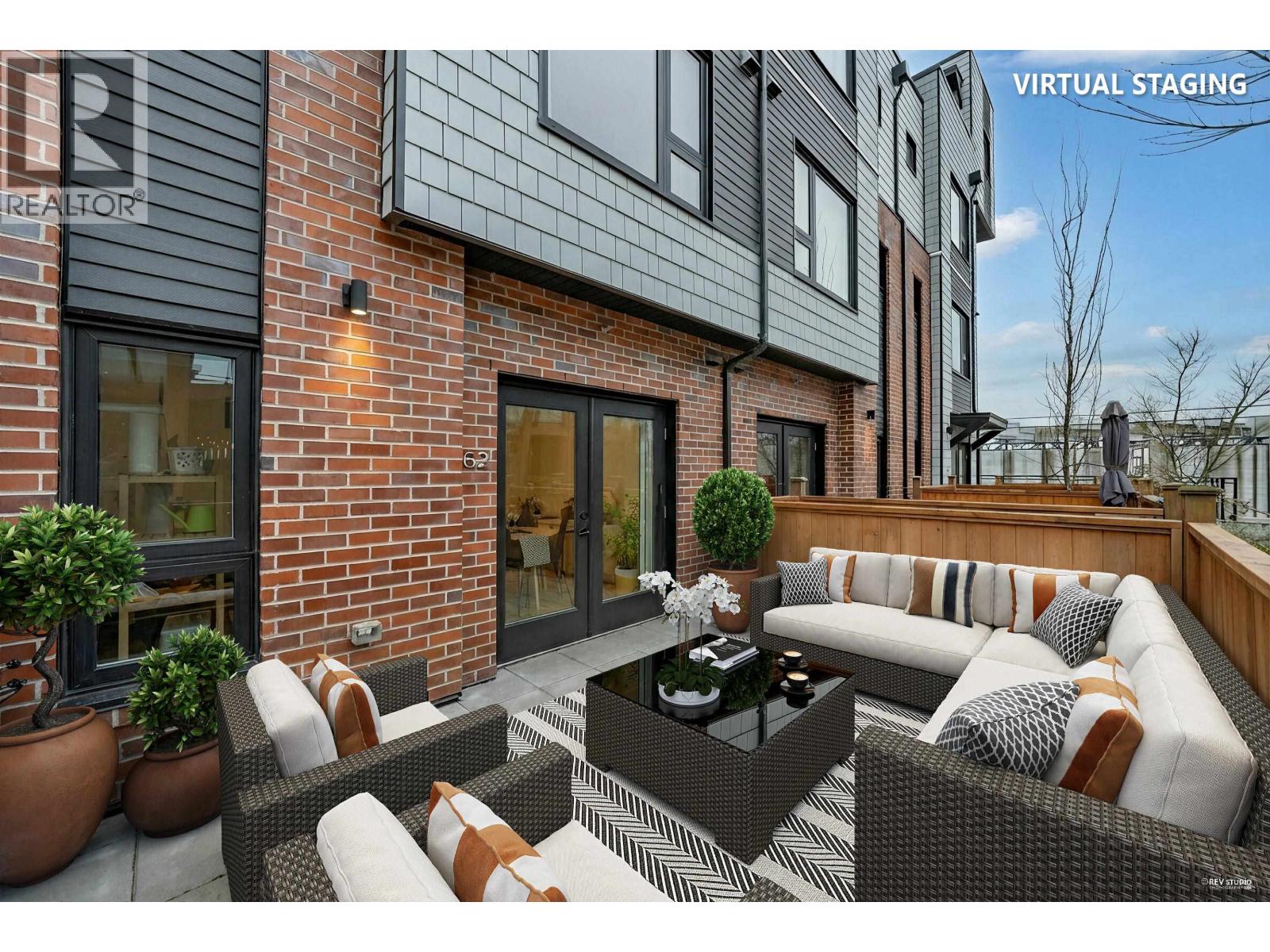 162 565 E 2ND STREET, North Vancouver