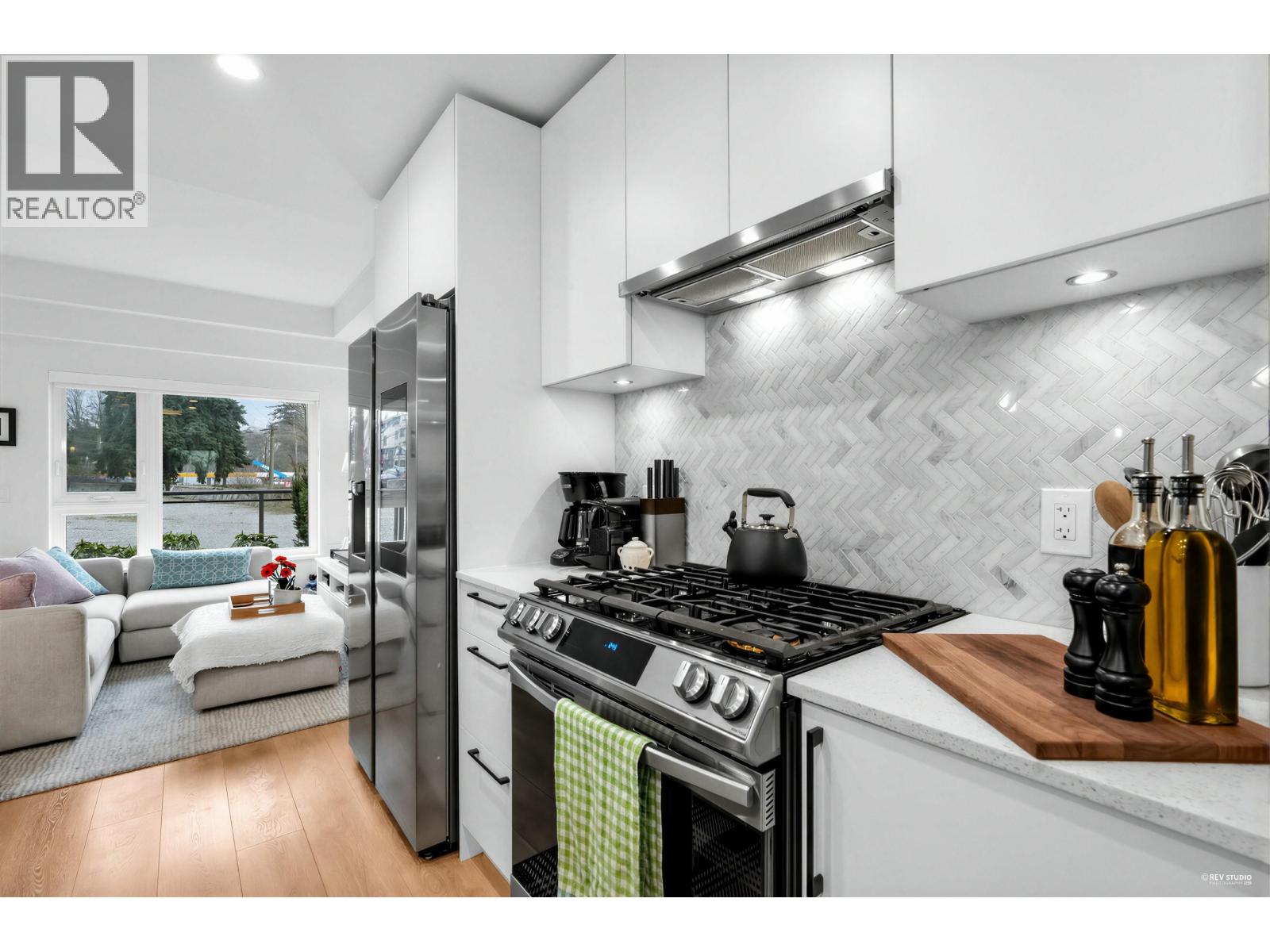 162 565 E 2ND STREET, North Vancouver