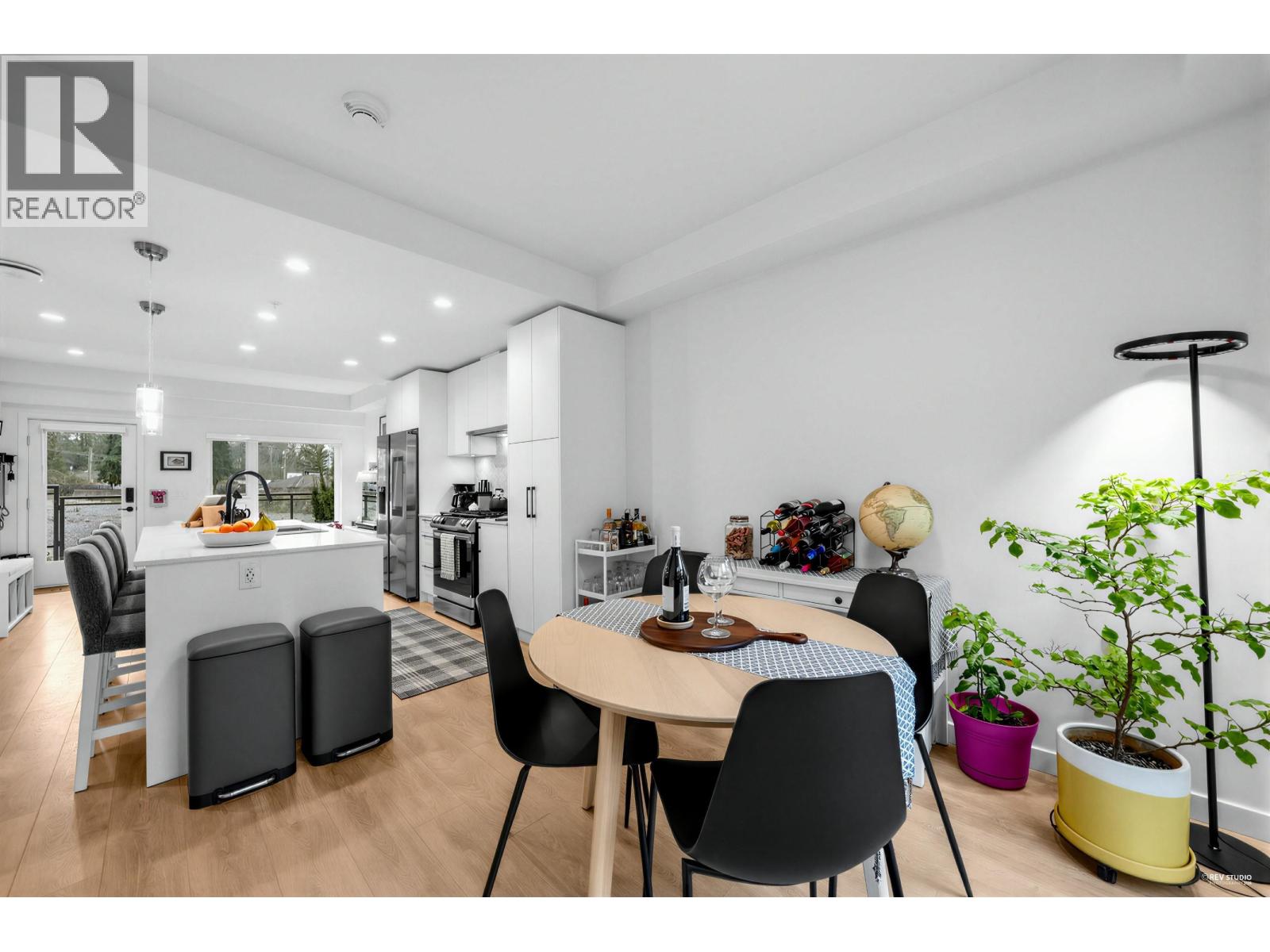 162 565 E 2ND STREET, North Vancouver